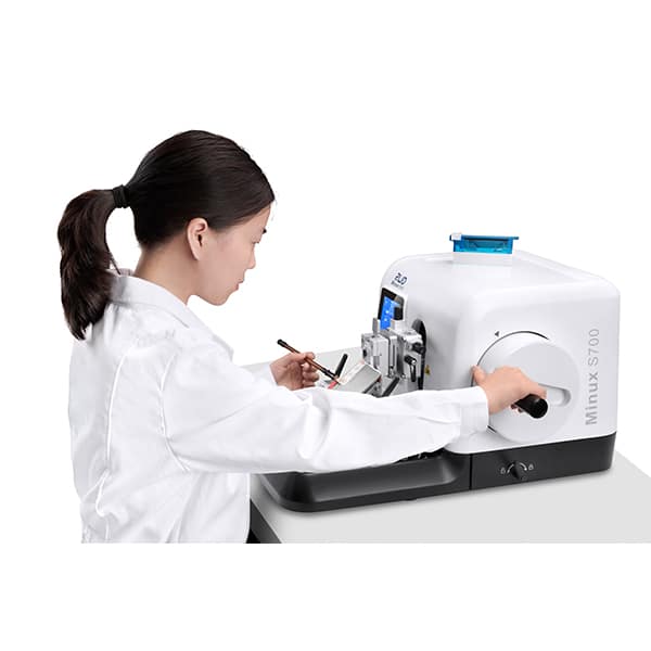 3 1 - Minux® S700 Rotary Microtome