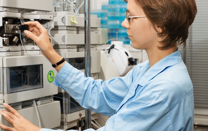 scientist using an HPLC machine - Agilent HPLC