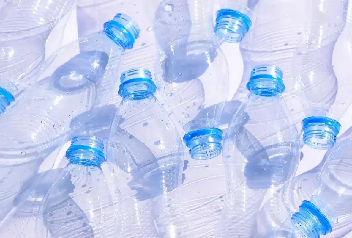 water bottles 0105221 1185x800 - Liquid Chromatography: Detecting Bisphenol A in Water