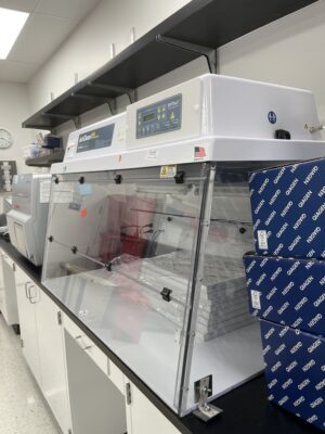 Air Clean Systems 600 PCR Workstation